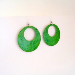Boucles d'oreille en carton - Grandes créoles- Vert Prairie - Argent 925 – Image 2