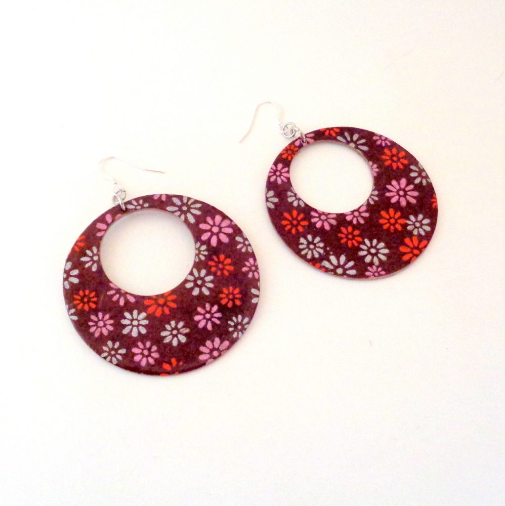 Boucles d'oreille en carton - Grandes Créoles - Bordeaux fleuri 70's - Argent 925