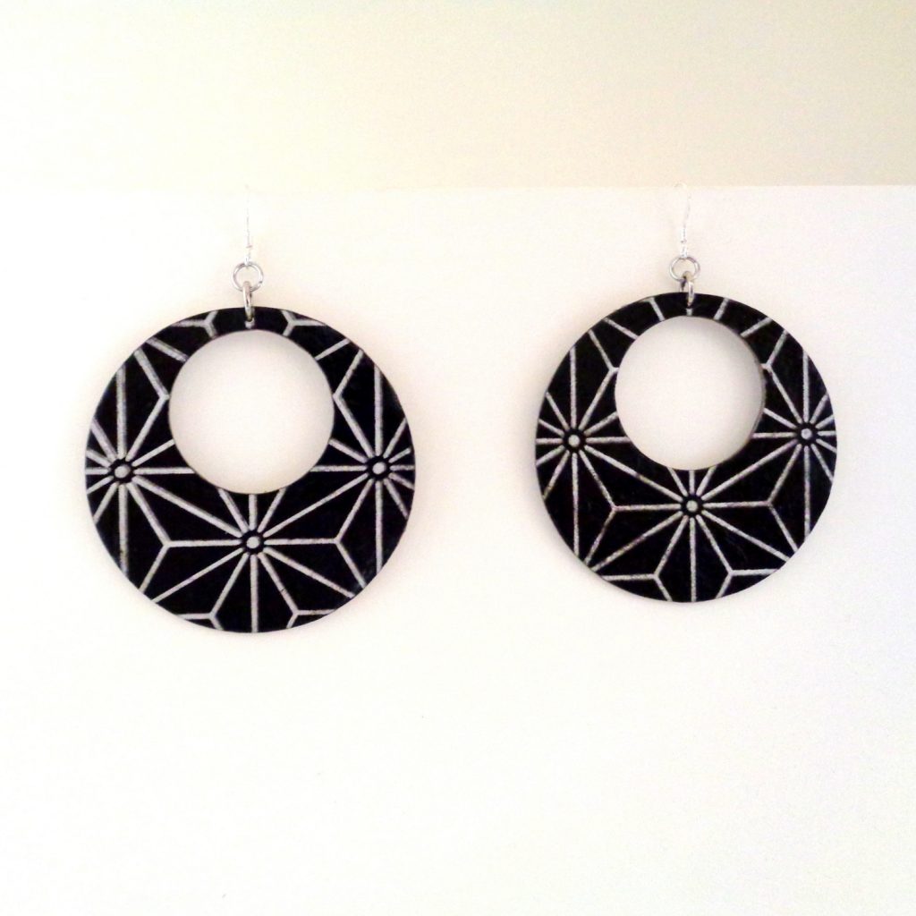 Boucles d'oreille en carton - Grandes créoles - Noir étoilé - Argent 925