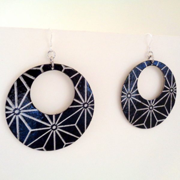 Boucles d'oreille en carton - Grandes créoles - Noir étoilé - Argent 925