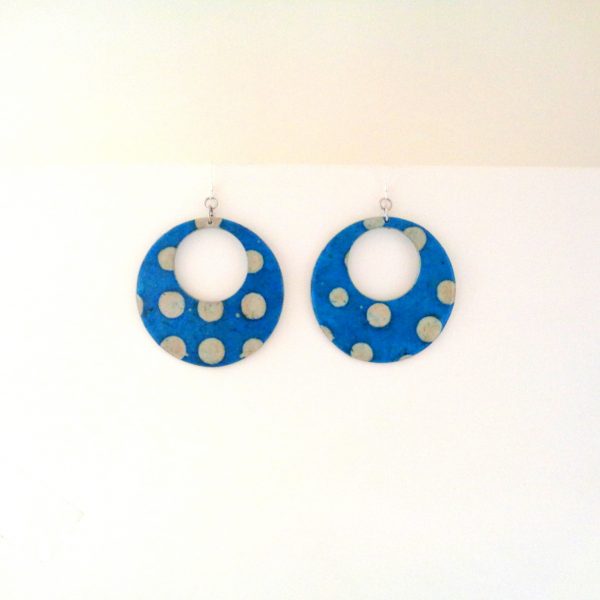 Boucles d'oreille en carton - Grandes créoles - Bleu à pois blancs - Argent 925