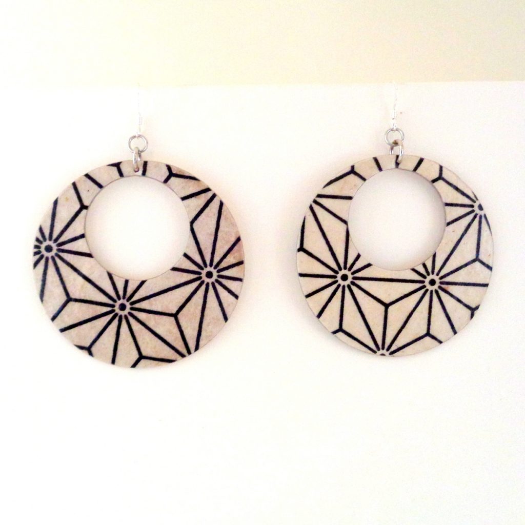 Boucles d'oreille en carton - Grandes créoles - "Blanc étoilé" - Argent 925