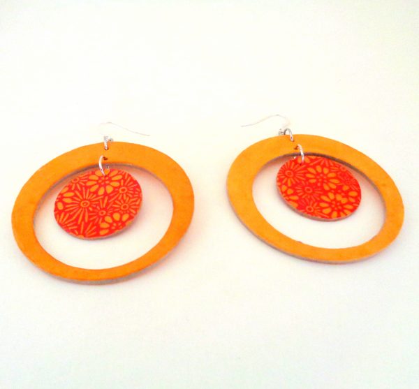 Boucles d'oreille en carton - "Grandes Créoles plus une" - Jaune ocre/Orange à fleurs - Argent 925