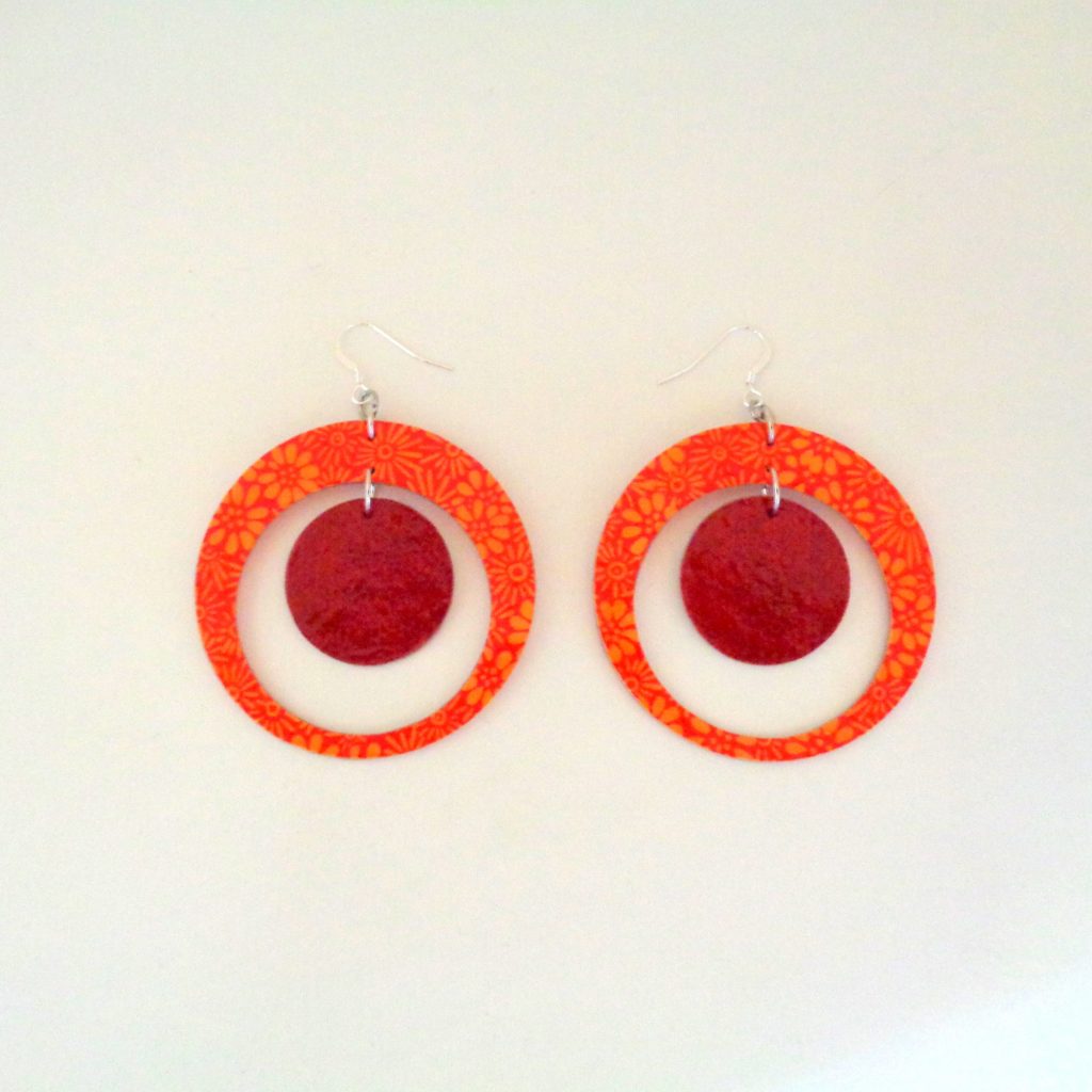 Boucles d'oreille en carton - "Grandes créoles plus une" - Orange à fleurs/Rouge carmin - Argent 925