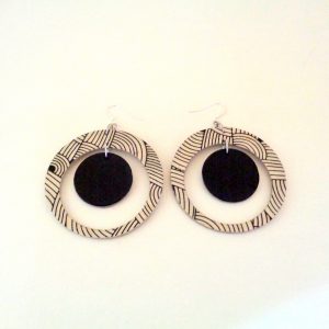 Boucles d'oreille en carton - "Grandes créoles plus 1" - Blancs Nœuds/Noir - Argent 925 – Image 2