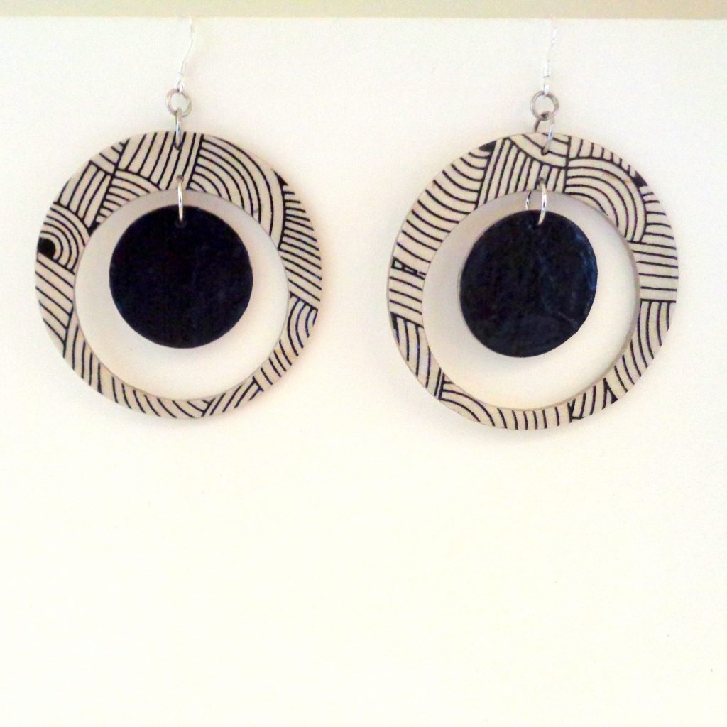 Boucles d'oreille en carton - "Grandes créoles plus 1" - Blancs Nœuds/Noir - Argent 925