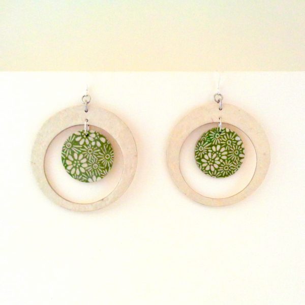 Boucles d'oreille en carton - Grande créole plus 1 - Blanc/vert à fleurs - Argent 925