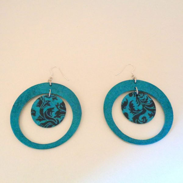 Boucles d'oreille en carton - Grande créole plus 1 - Bleu turquoise/feuilles bleu et noir - Argent 925