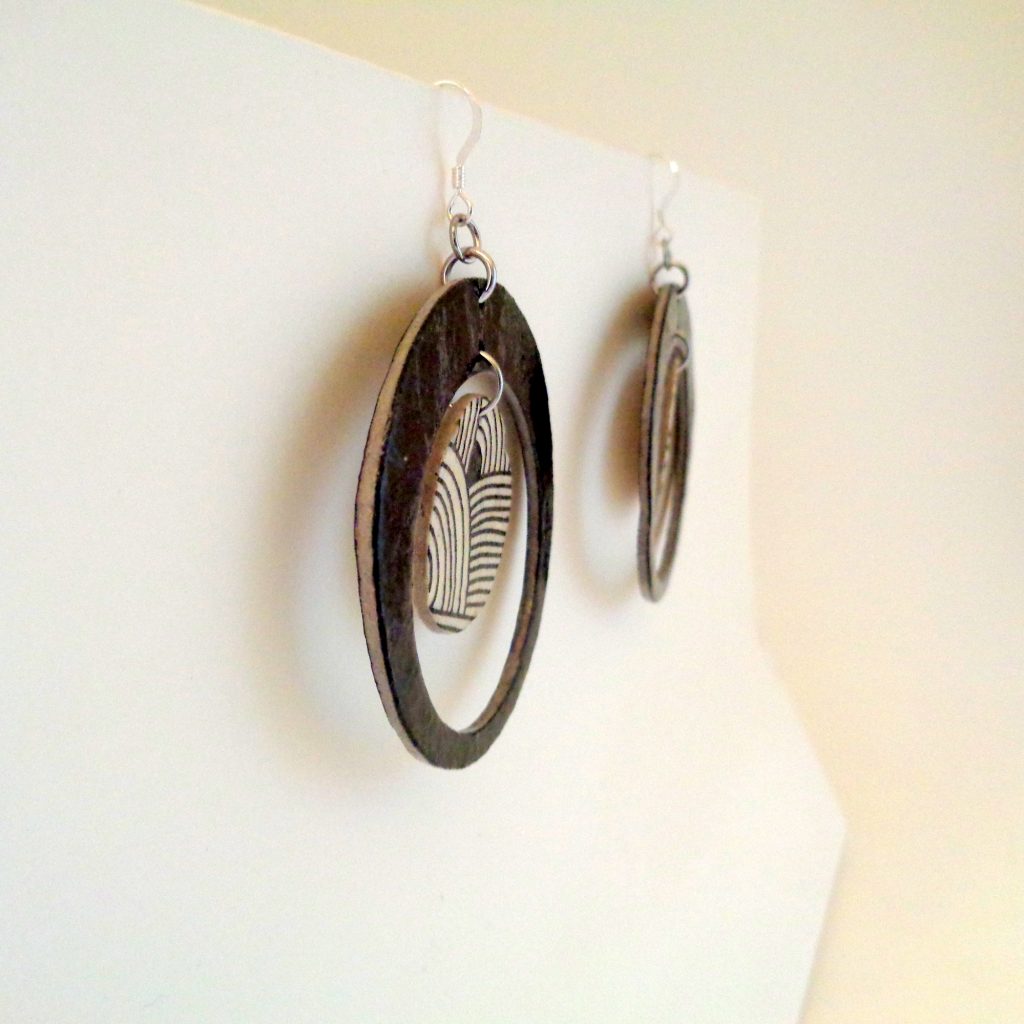 Boucles d'oreille en carton - Grandes Créoles plus 1 - Noir/Blanc Nœuds - Argent 925