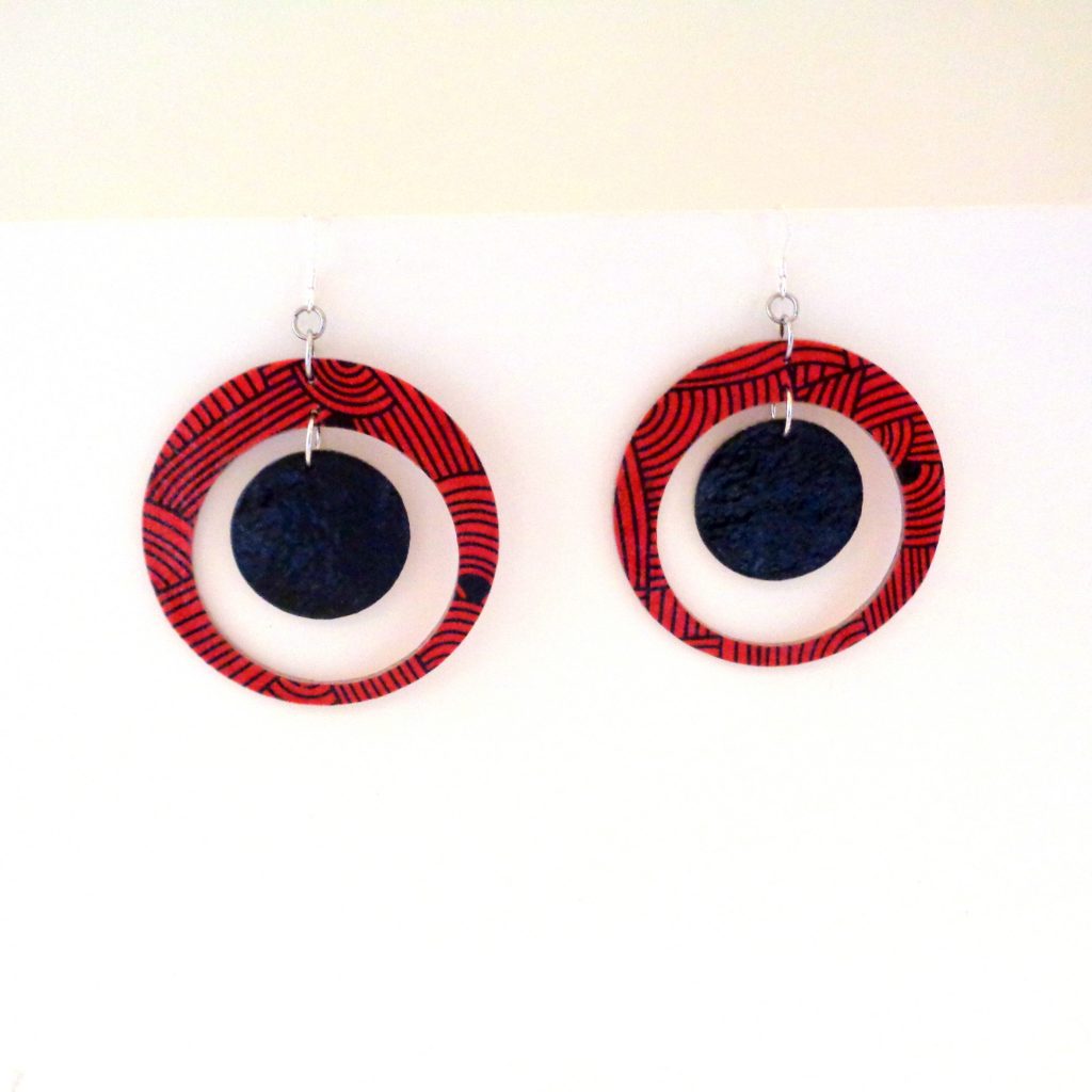 Boucles d'oreille en carton - Grande créole plus 1 - "Rouge Nœuds/Noir" - Argent 925