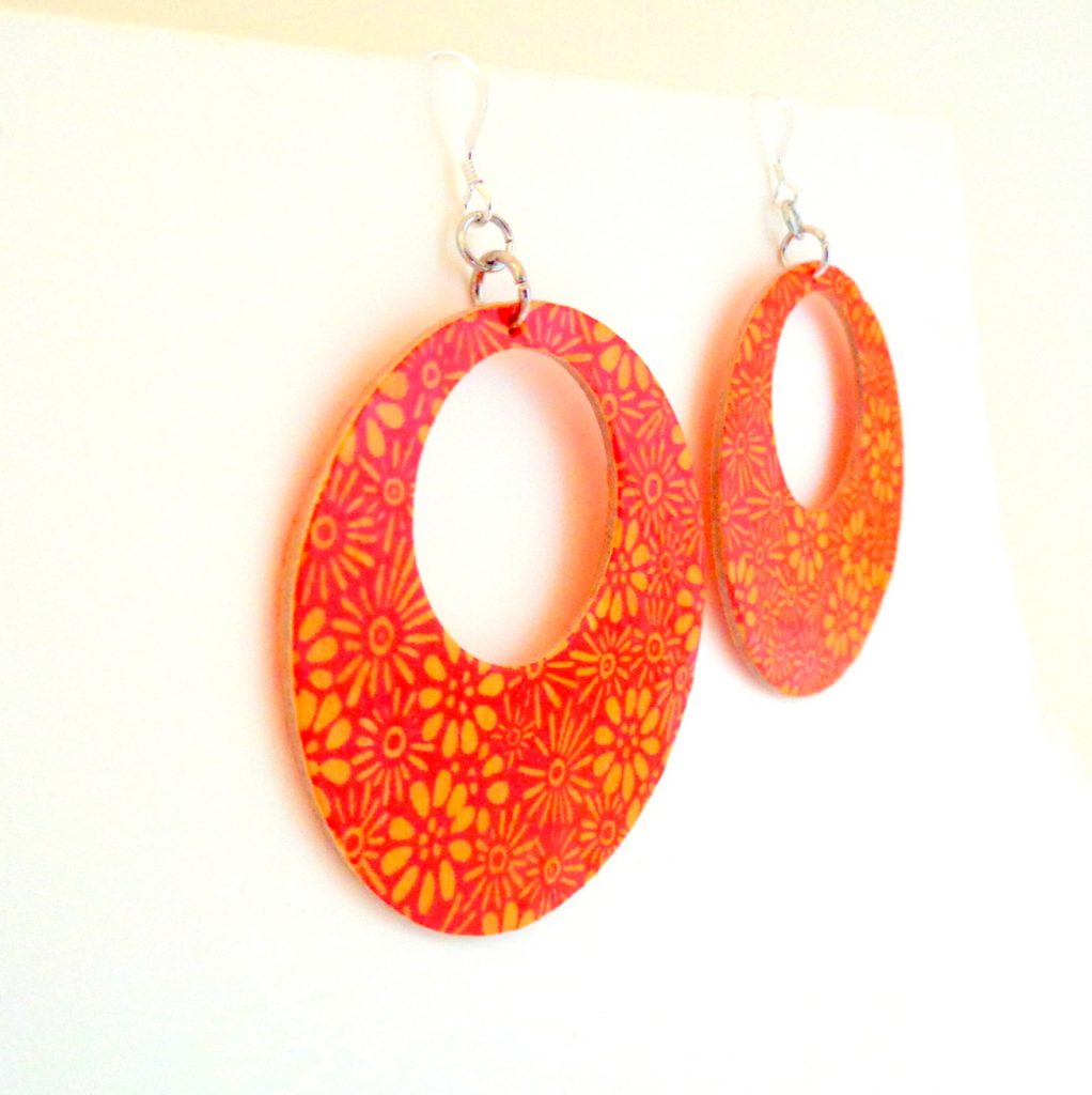 Boucles d'oreille en carton - Grandes créoles - Orange à fleurs - Argent 925