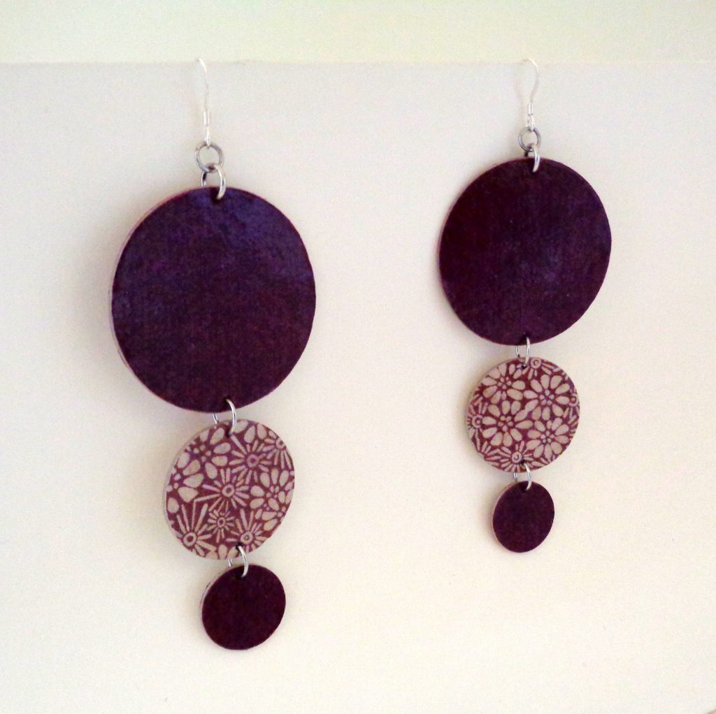 Boucles d'oreille en carton - Longues rondes - Bordeaux à fleurs - Argent 925