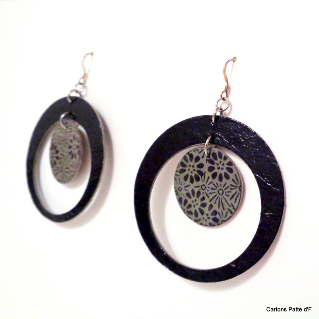 Boucles d'oreille en carton - "Grandes créoles plus une" - Noir/Gris à fleurs- Argent 925