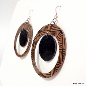 Boucles d'oreille en carton - "Grandes créoles plus une" - Marron Noeuds/Noir - Argent 925 – Image 3