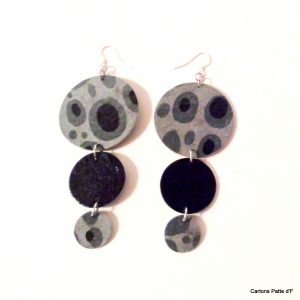 Boucles d'oreille en carton - Longues rondes - Gris galets/Noir - Argent 925 – Image 2