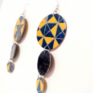 Boucles d'oreille en carton - Longues rondes - Bleu et Jaune Géo/Bleu - Argent 925 – Image 3