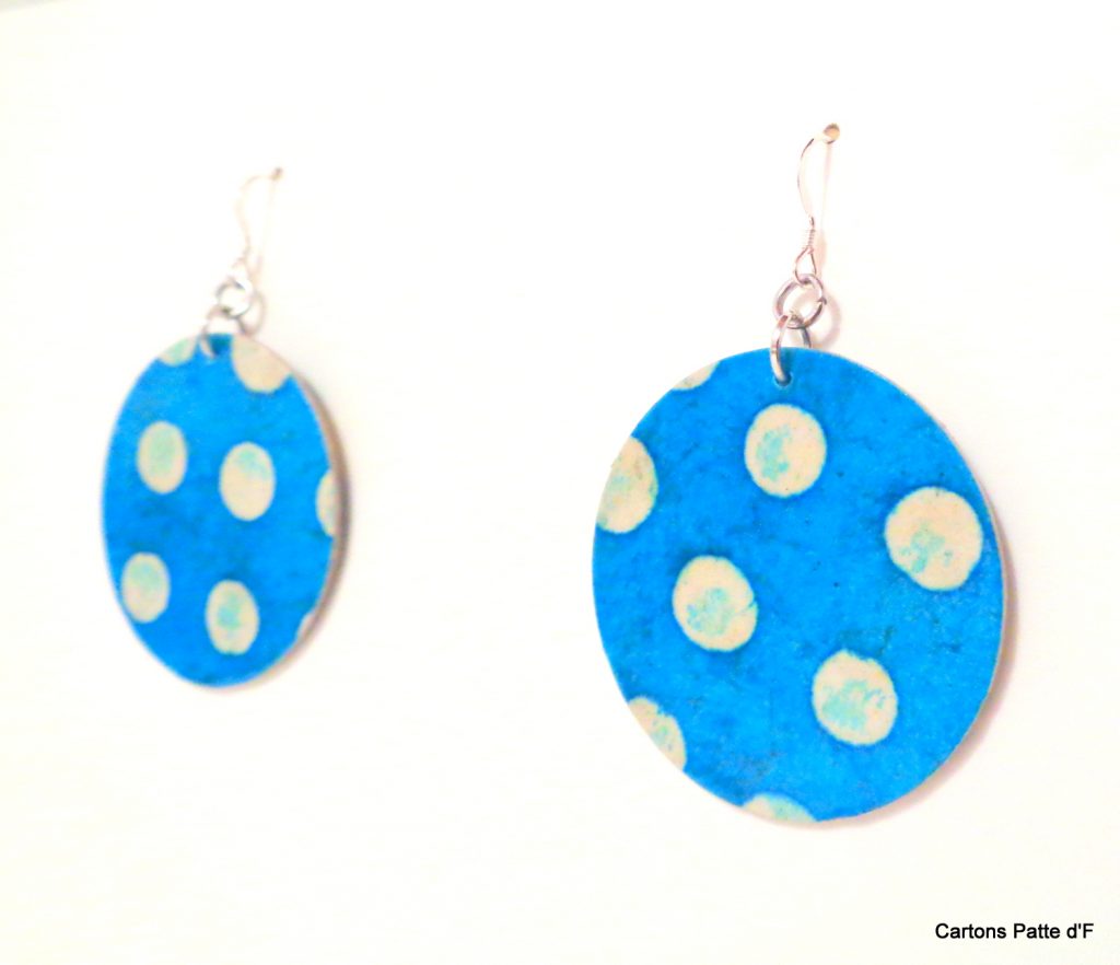 Boucles d'oreille en carton - Rondes - Bleu pois - Argent 925