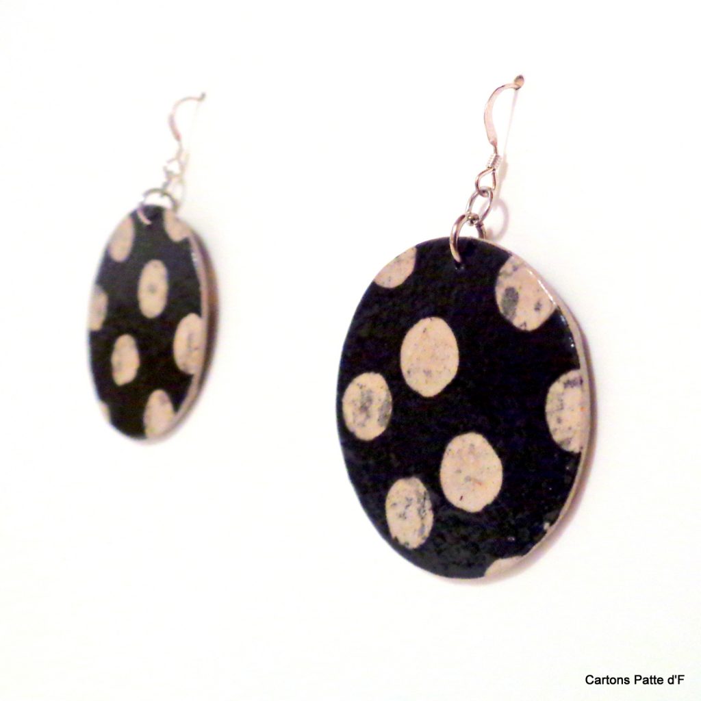 Boucles d'oreille en carton - Rondes - Noir pois - Argent 925