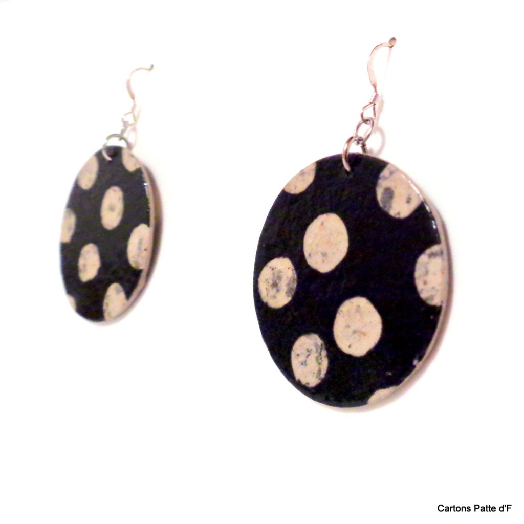 Boucles d'oreille en carton - Rondes - Noir pois - Argent 925
