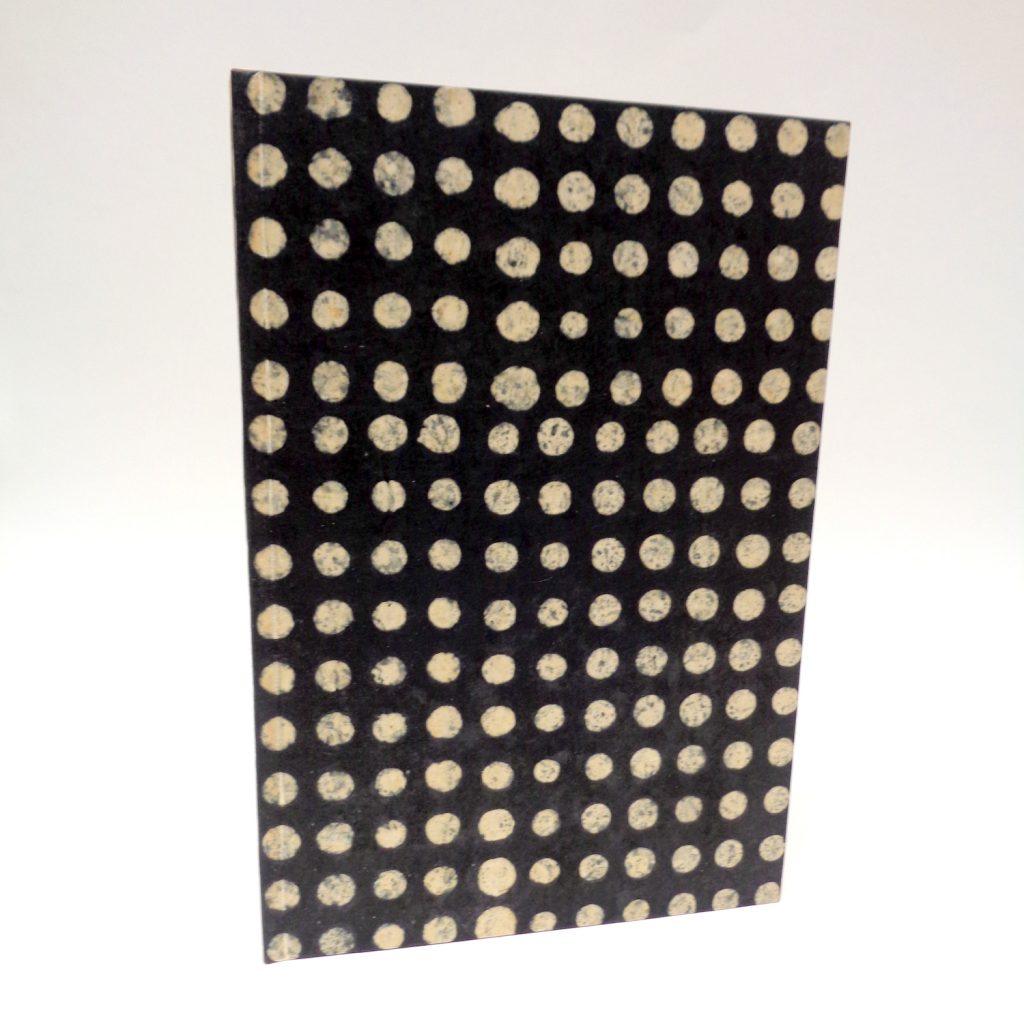 Carnet A5 - 15,5 cm X 22 cm - "Noir à pois blancs" - 160 pages blanches -