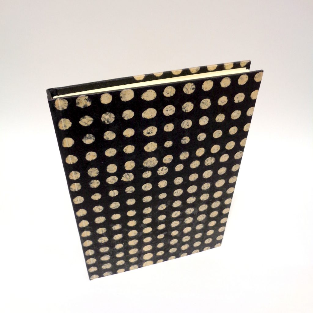 Carnet A5 - 15,5 cm X 22 cm - "Noir à pois blancs" - 160 pages blanches -