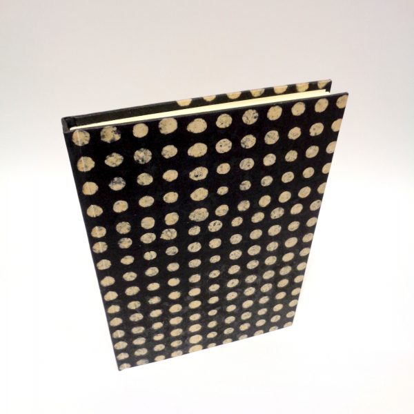 Carnet A5 - 15,5 cm X 22 cm - "Noir à pois blancs" - 160 pages blanches -