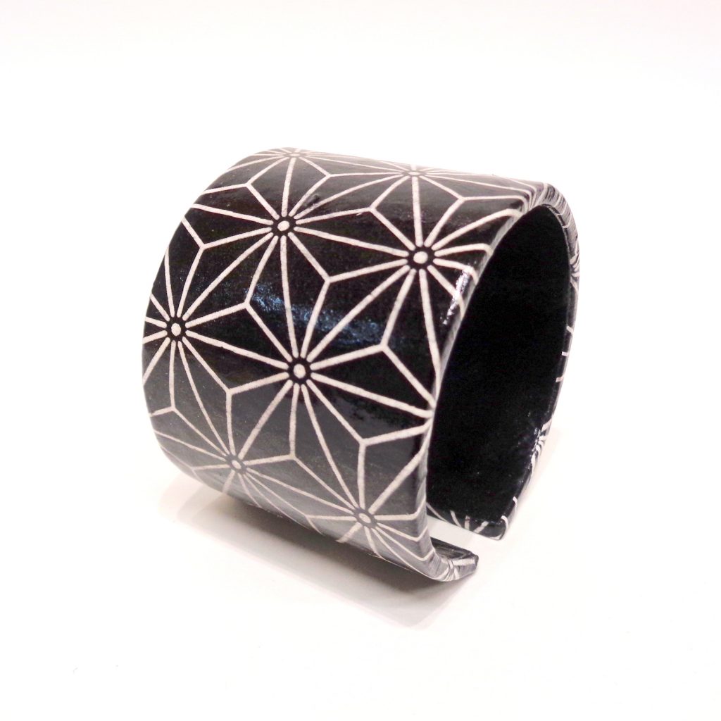 Bracelet manchette en carton - "Noir étoilé"