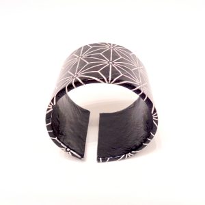 Bracelet manchette en carton - "Noir étoilé" – Image 2