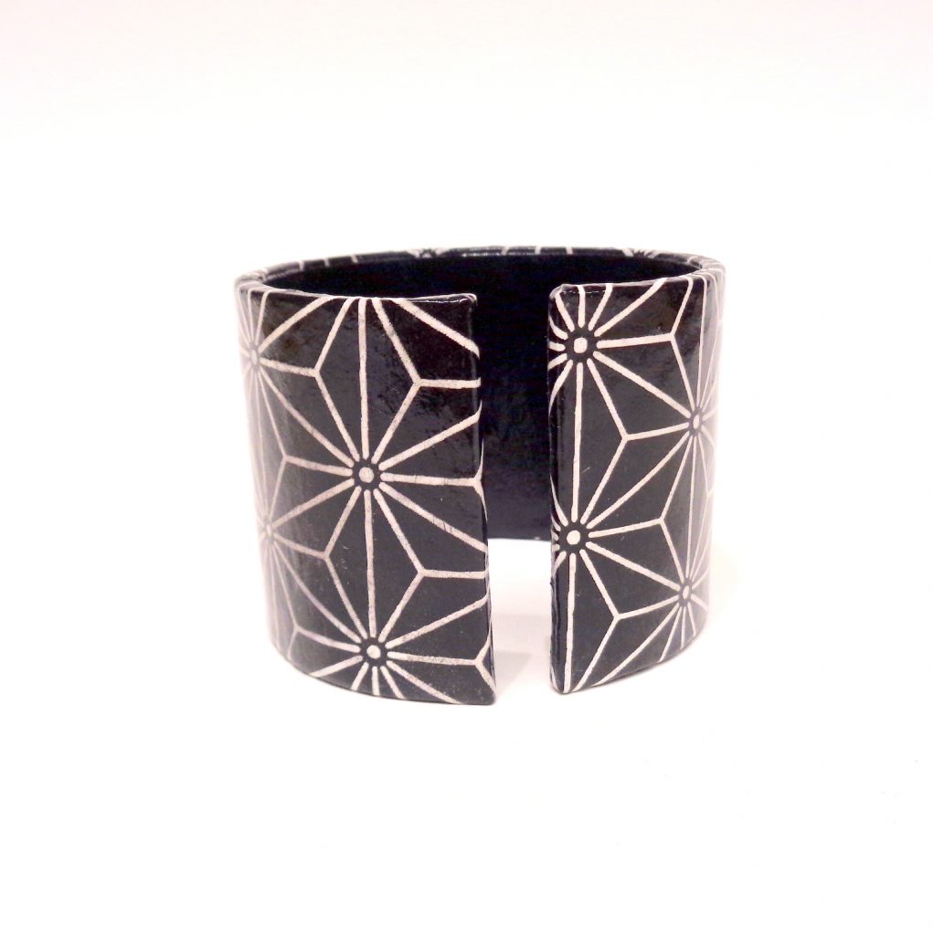 Bracelet manchette en carton - "Noir étoilé"