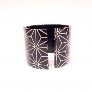 Bracelet manchette en carton - "Noir étoilé" – Image 5