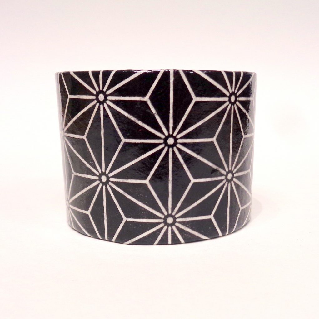 Bracelet manchette en carton - "Noir étoilé"