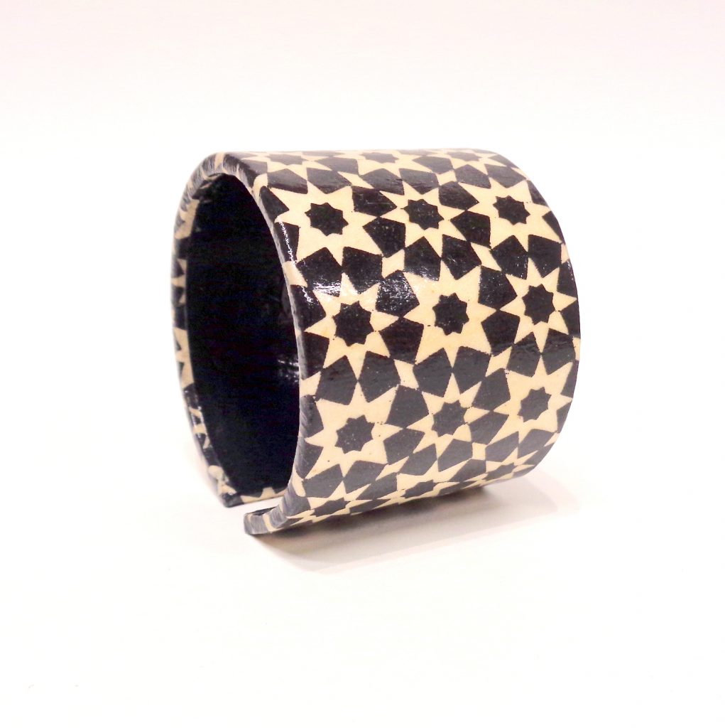 Bracelet manchette en carton - "Blanc et noir Istanbul"