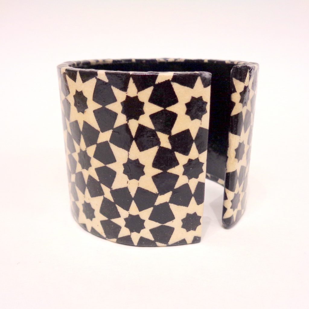 Bracelet manchette en carton - "Blanc et noir Istanbul"