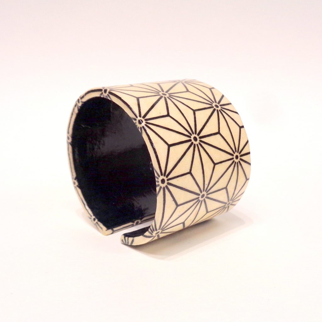 Bracelet manchette en carton - "Blanc étoilé"