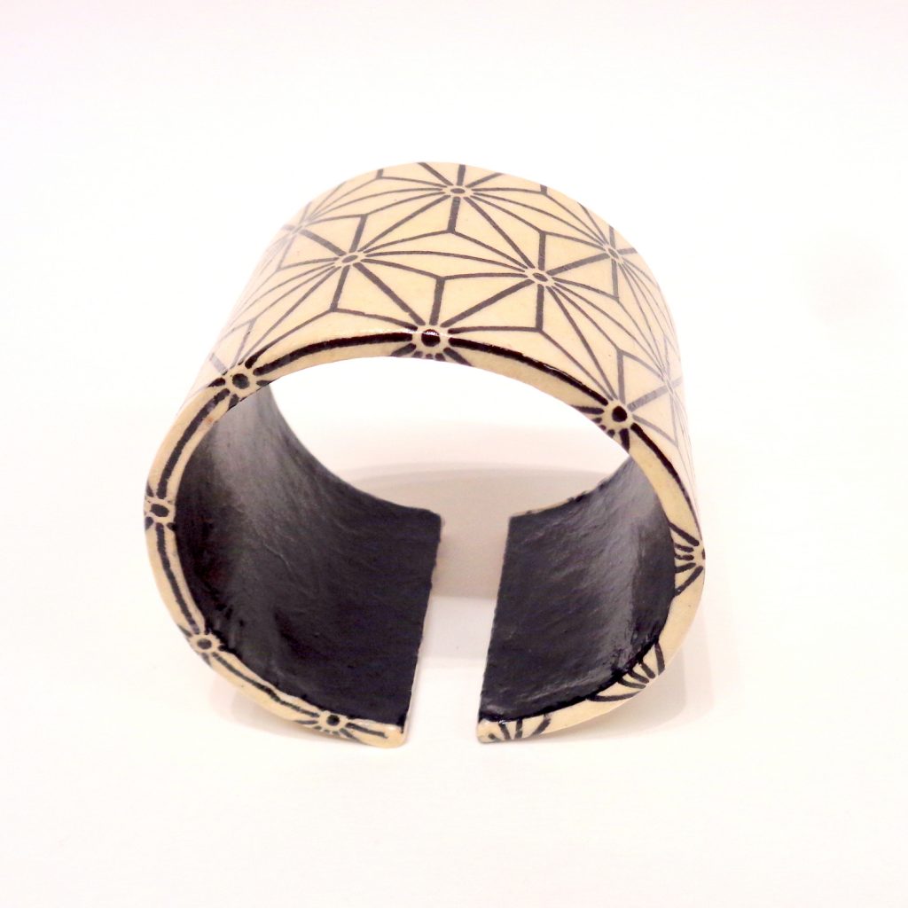 Bracelet manchette en carton - "Blanc étoilé"