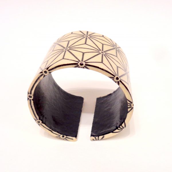 Bracelet manchette en carton - "Blanc étoilé"