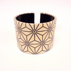 Bracelet manchette en carton - "Blanc étoilé" – Image 4