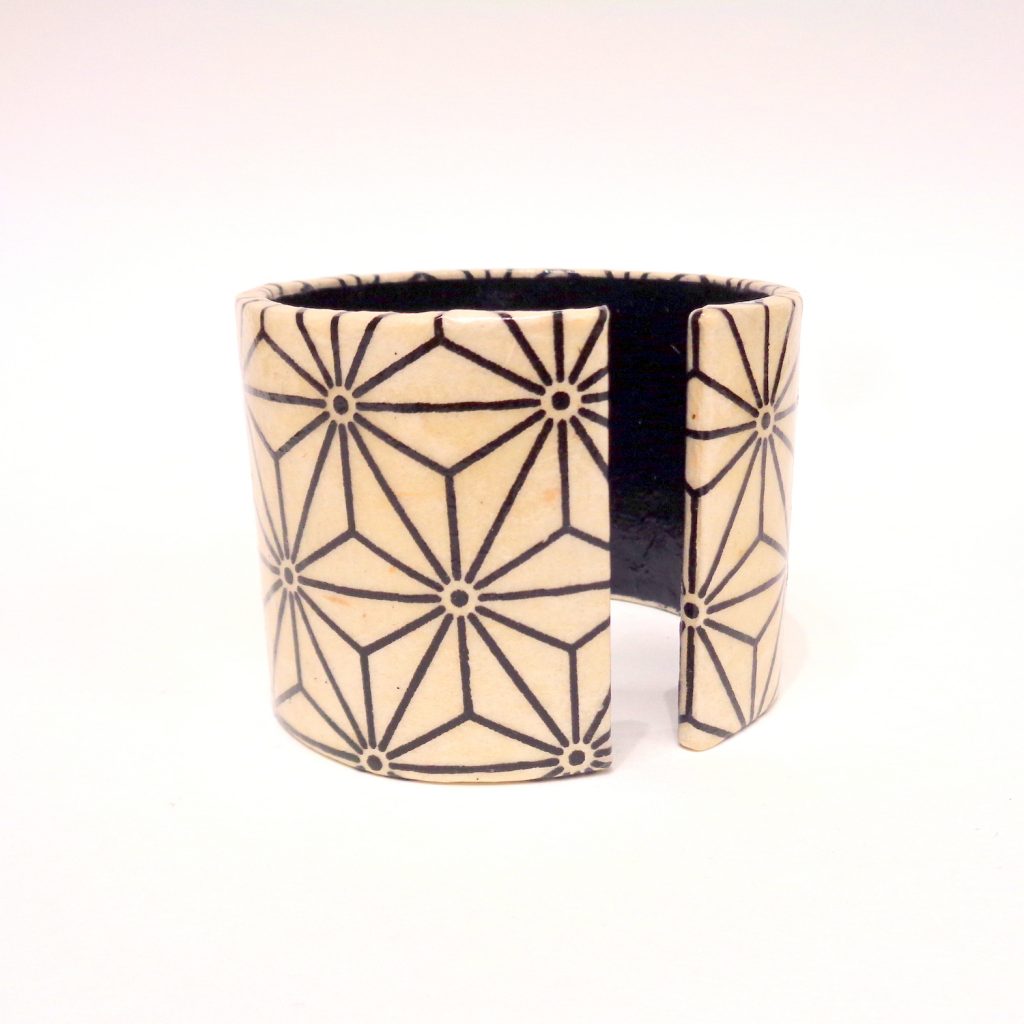 Bracelet manchette en carton - "Blanc étoilé"