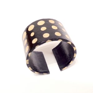 Bracelet manchette en carton - "Noir pois blancs" – Image 3