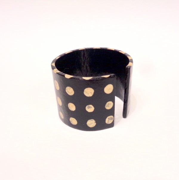 Bracelet manchette en carton - "Noir pois blancs"