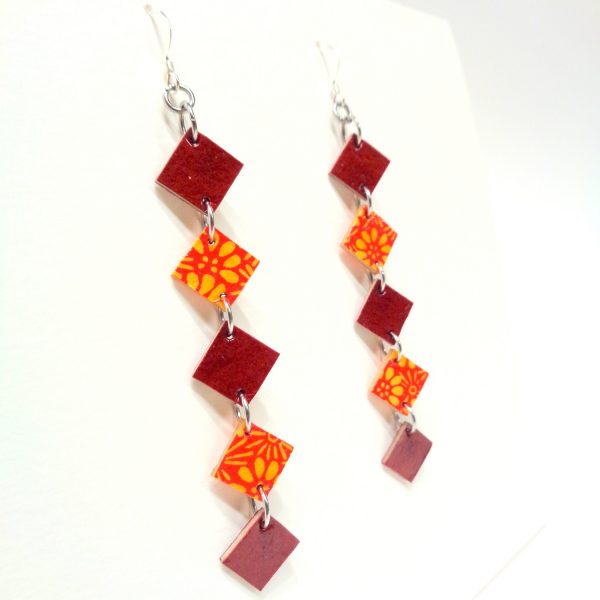 Boucles d'oreille en carton - Longues fines - Rouge Carmin/Orange à fleurs - Argent 925