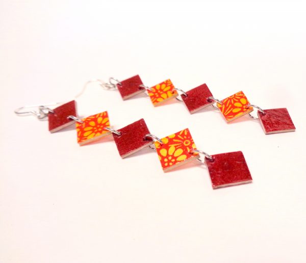 Boucles d'oreille en carton - Longues fines - Rouge Carmin/Orange à fleurs - Argent 925