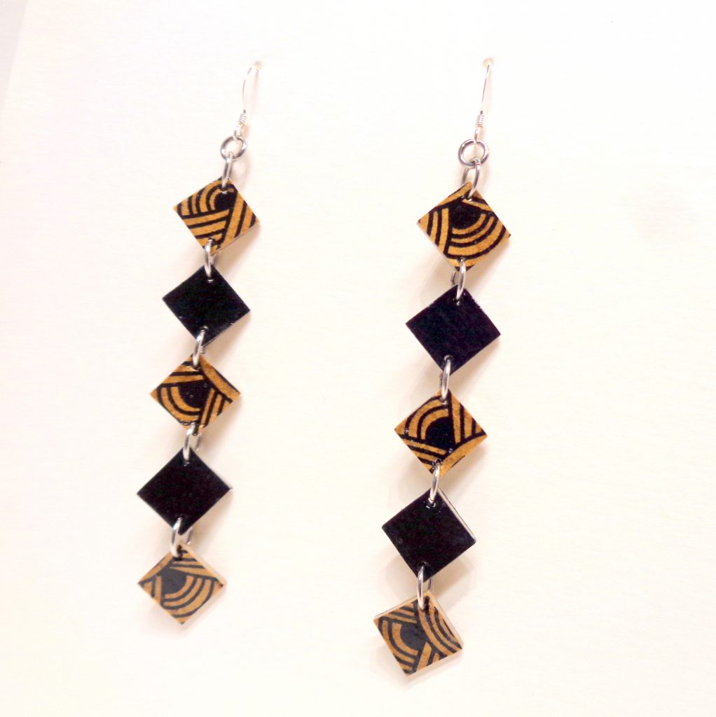 Boucles d'oreille en carton - Longues fines - Marron noeuds/Noir - Argent 925