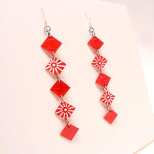Boucles d'oreille en carton - Longues fines - Rouge/Rouge étoilé  - Argent 925 – Image 2
