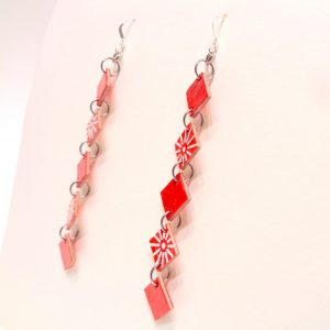 Boucles d'oreille en carton - Longues fines - Rouge/Rouge étoilé  - Argent 925 – Image 3