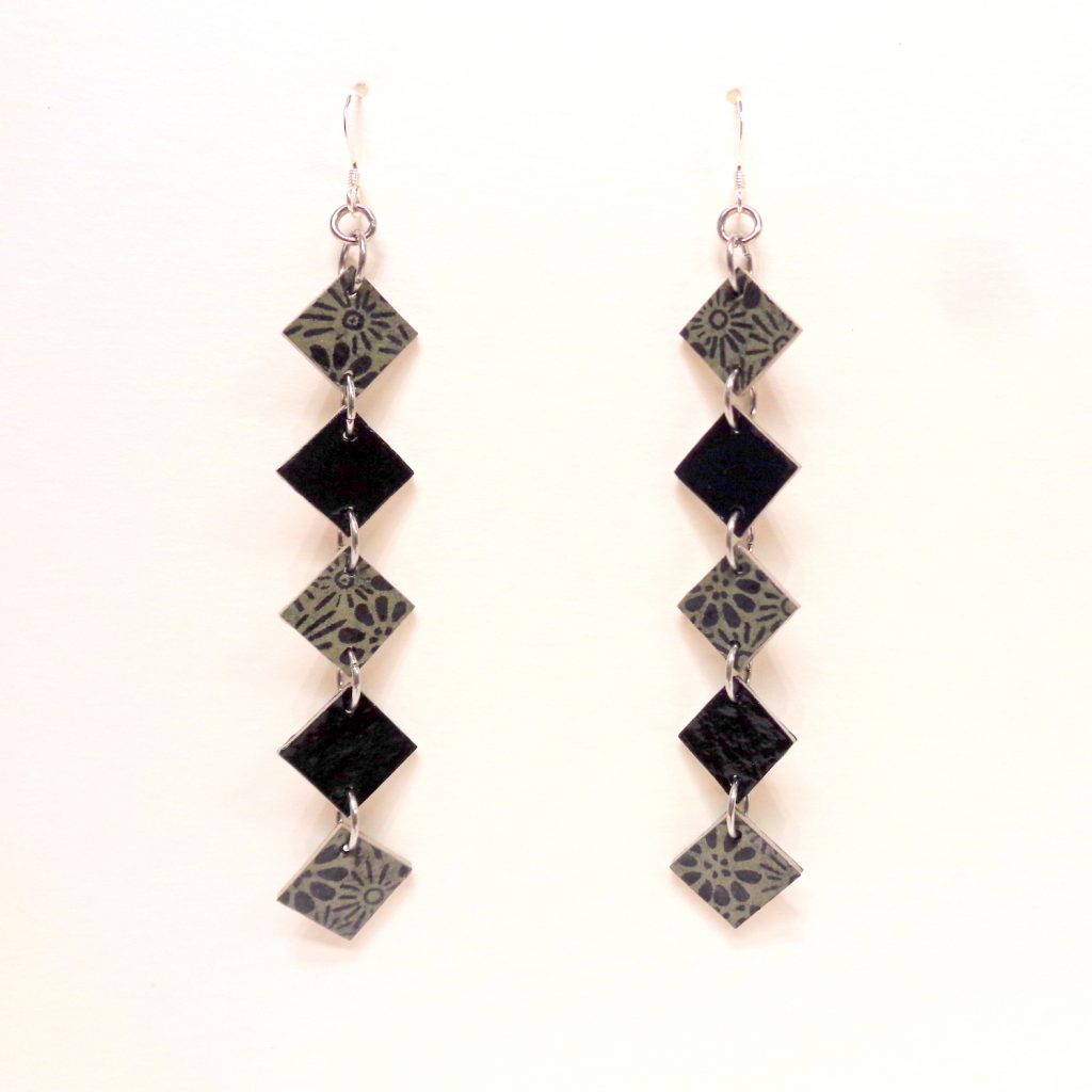 Boucles d'oreille en carton - Longues fines - Gris fleurs/Noir - Argent 925