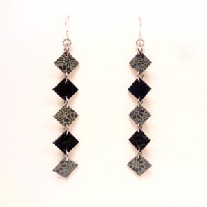 Boucles d'oreille en carton - Longues fines - Gris fleurs/Noir   - Argent 925