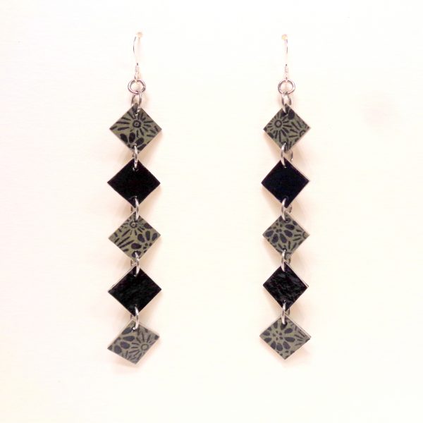 Boucles d'oreille en carton - Longues fines - Gris fleurs/Noir   - Argent 925