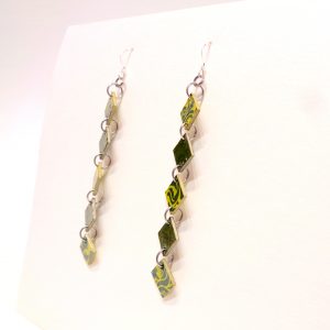 Boucles d'oreille en carton - Longues fines - Vert Baroque/Vert- Argent 925 – Image 3