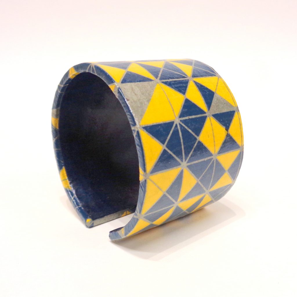 Bracelet manchette en carton - "Bleu et jaune Géo"